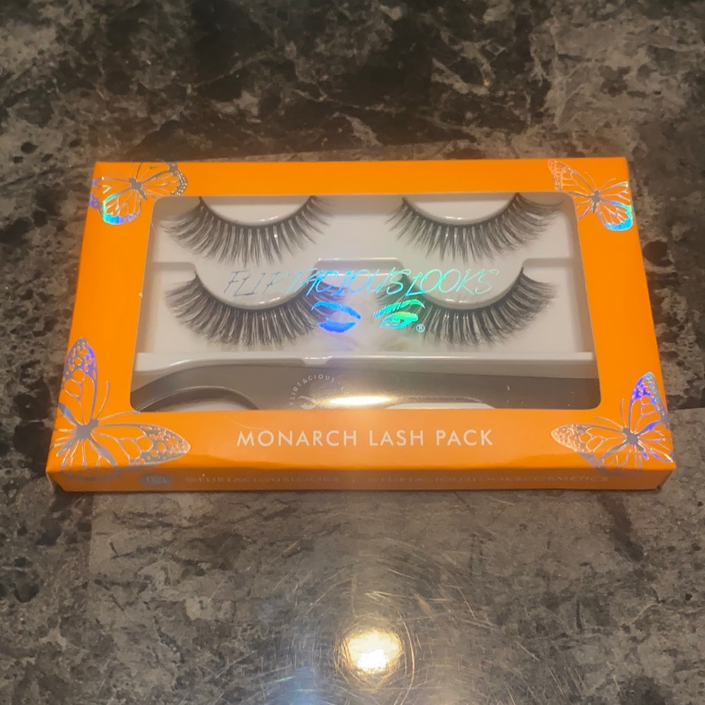 Flirtatious Looks monarch Eyelash pack